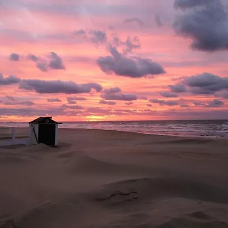 In Near The Beach, Cleaning Included Appartamento