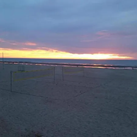 In Near The Beach, Cleaning Included Appartamento